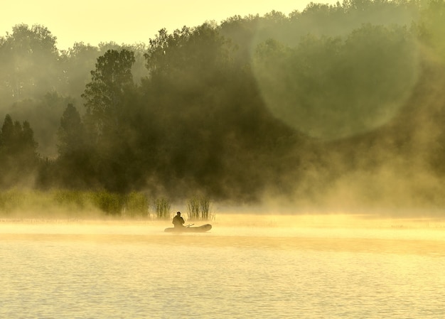 Barca dei pescatori sul lago