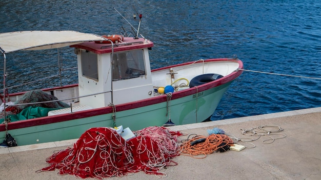 barca di pescatori nel porto