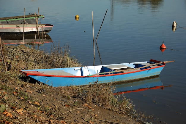 Barca su un fiume