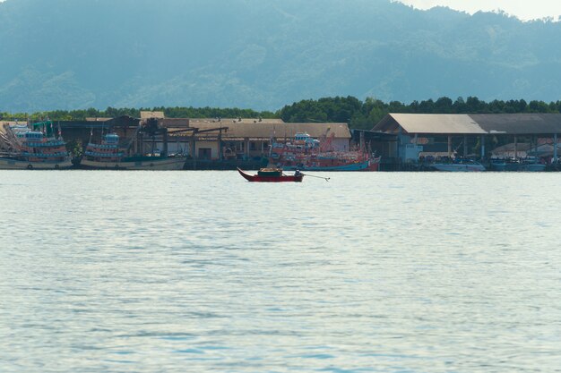 Barca sul fiume