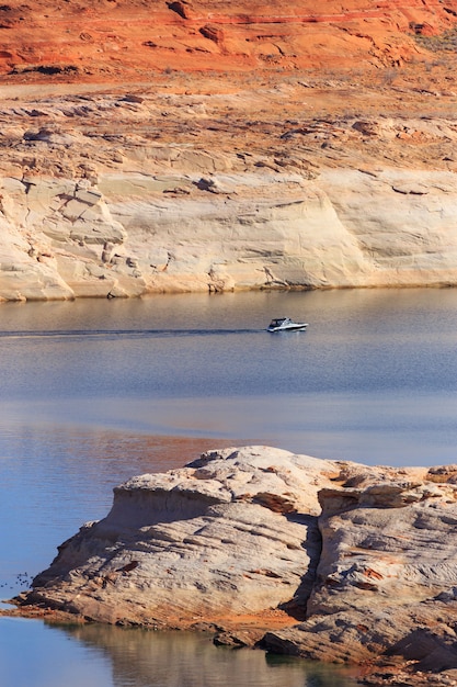 Barca sul lago Powell