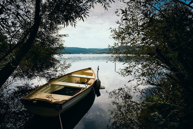 Barca sul lago