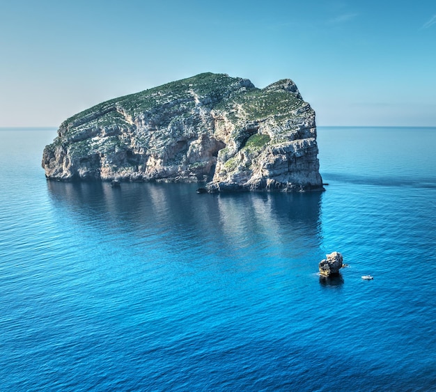 Barca sull'isola di Foradada