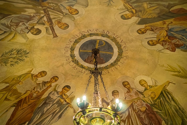 Barcellona, Spagna - 28 marzo 2017: La foto dell'interno della chiesa, l'immagine della Vergine di Montserrat, situata all'interno dell'Abbazia di Santa Maria de Montserrat vicino a Barcellona, Spagna