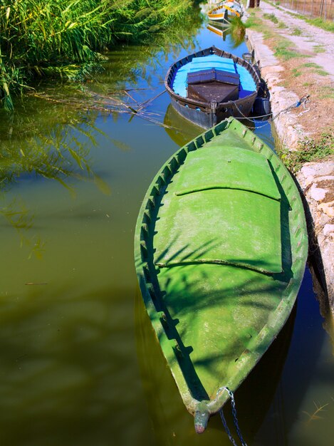 Barche a canale Albufera a El Palmar di Valencia