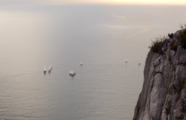 Barche a vela nel mare