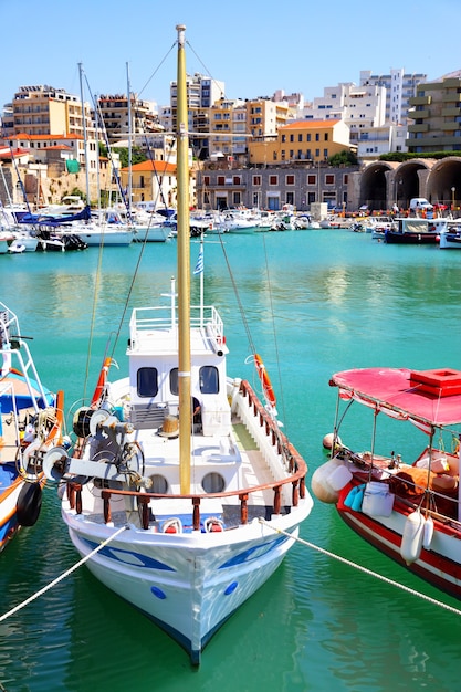 Barche da pesca nel porto di Heraklion, Creta, Grecia