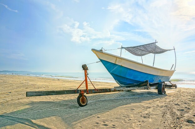 Barche di pescatori in spiaggia