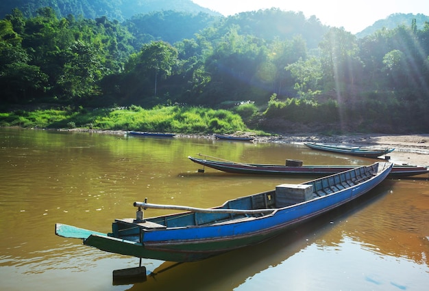 Barche in Laos