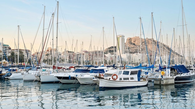 Barche nel porto di Alicante