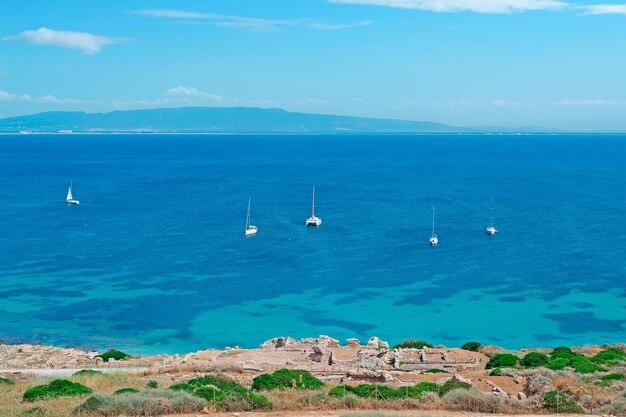 Barche nella costa di Tharros Sardegna