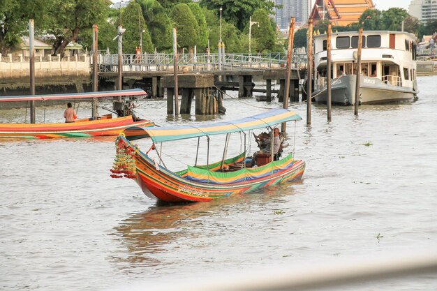 Barche ormeggiate sul fiume