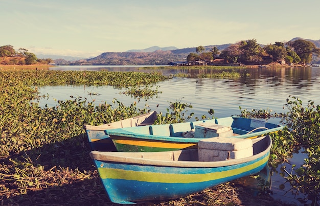 Barche sul lago, El Salvador, America centrale