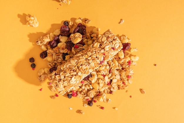 Barrette di muesli per vegani e per tutti gli altri il concetto di alimentazione sana