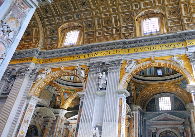 Basilica di San Pietro, Piazza San Pietro, Città del Vaticano. Interni interni.