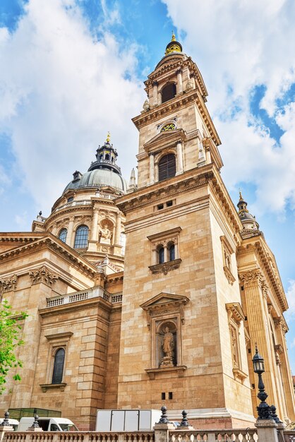 Basilica di Santo Stefano a Budapest durante il giorno. Ungheria.