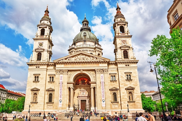 Basilica di Santo Stefano a Budapest durante il giorno.