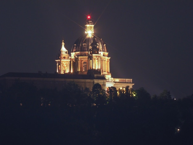 Basilica di Superga di notte a Torino