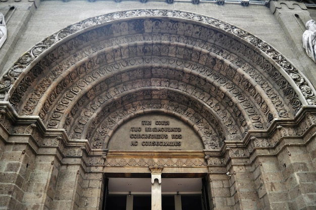 Basilica Minore e Cattedrale Metropolitana dell'Immacolata o Chiesa Cattedrale di Manila per la visita di viaggio di viaggiatori stranieri filippini a Maynila il 17 aprile 2015 a Manila Filippine