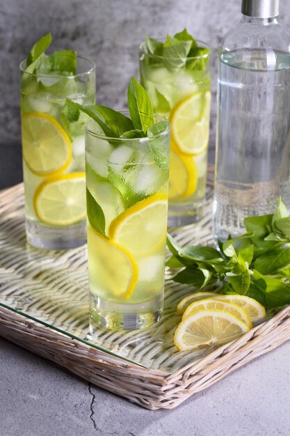 Basilico limone gin e tonico molto leggero incredibilmente rinfrescante cocktail