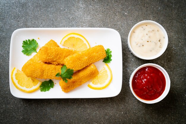 bastoncini di pesce fritto