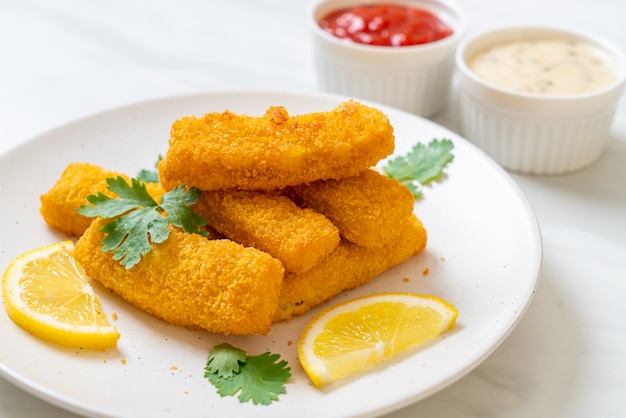 bastoncini di pesce fritto