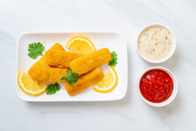 bastoncini di pesce fritto