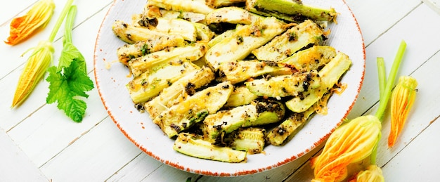 Bastoncini di zucchine arrosto con verdure