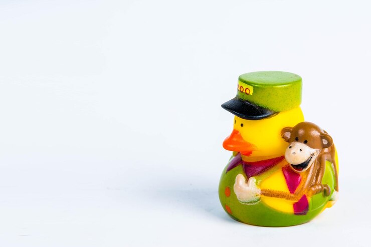 Photo bath duck on white background duck toy cute rubber duck