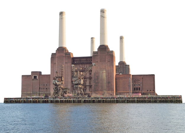 Battersea Power Station a Londra isolato su bianco