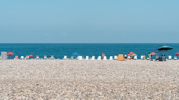 Batumi Georgia, 30 agosto 2022 Le persone si rilassano sulla spiaggia a Batumi Tourism