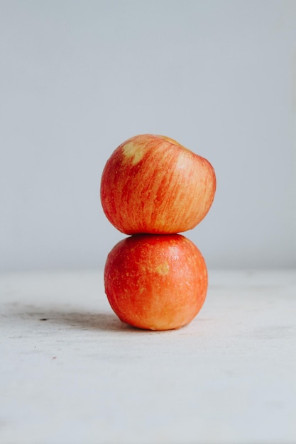 bcakground di frutta mela rossa pera e pomodoro