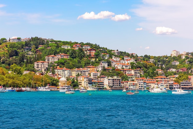 Bebek quartiere sulla riva del Bosforo dritto Istanbul Turchia