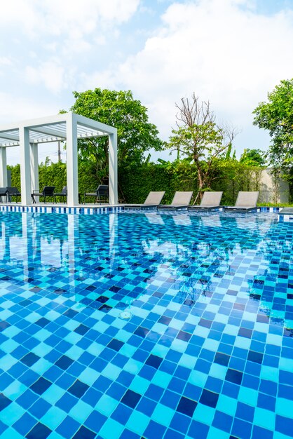 bed pool con piscina esterna in hotel e resort