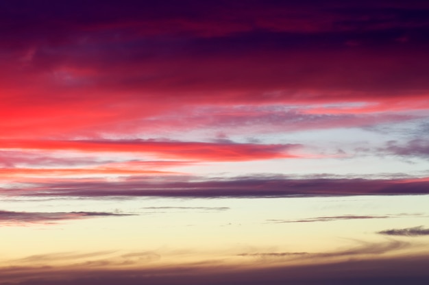 Bel cielo colorato. Sfondo del cielo