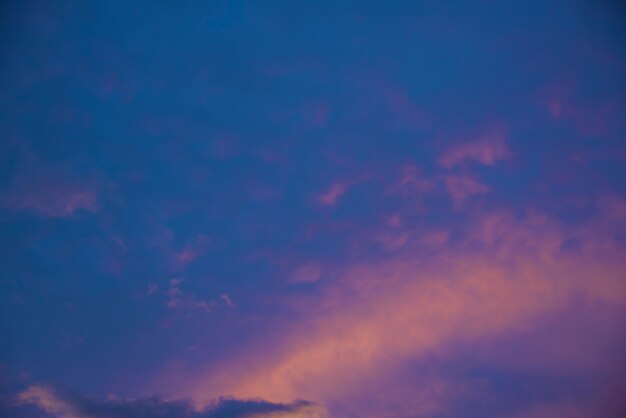 Bel cielo colorato. Sfondo di cielo