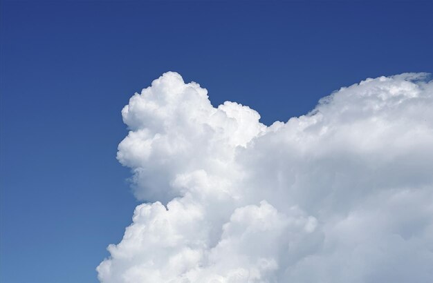 Bel cielo con nuvole Cirri sullo sfondo del cielo Sfondo naturale