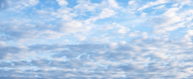 Bel cielo con nuvole drammatiche