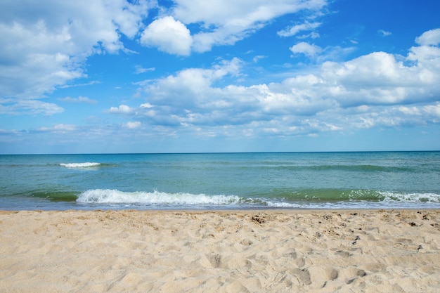 Bel cielo e mare blu