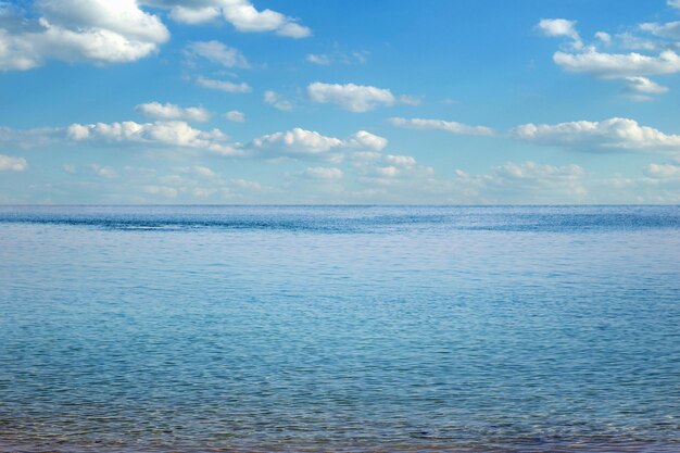 Bel cielo e mare blu