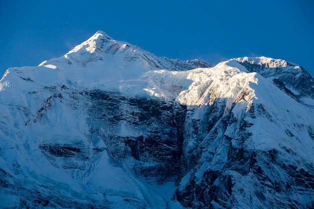 Bel paesaggio nell'Himalaya Regione di Annapurna Nepal Allunzo sulle montagne