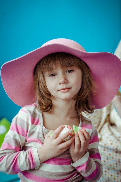 Bel ritratto di una bella e bella bambina