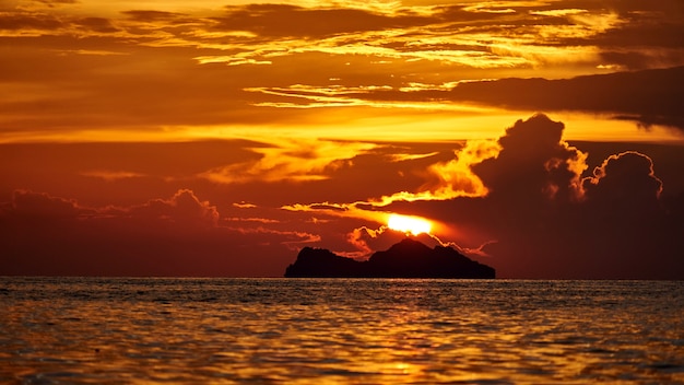 Bel tramonto a Koh Phangan in Thailandia