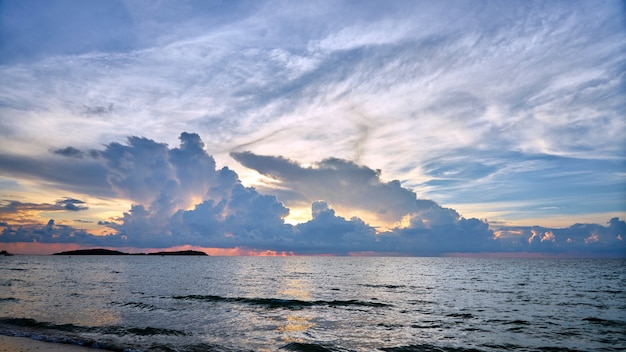 Bel tramonto a Koh Samui in Thailandia