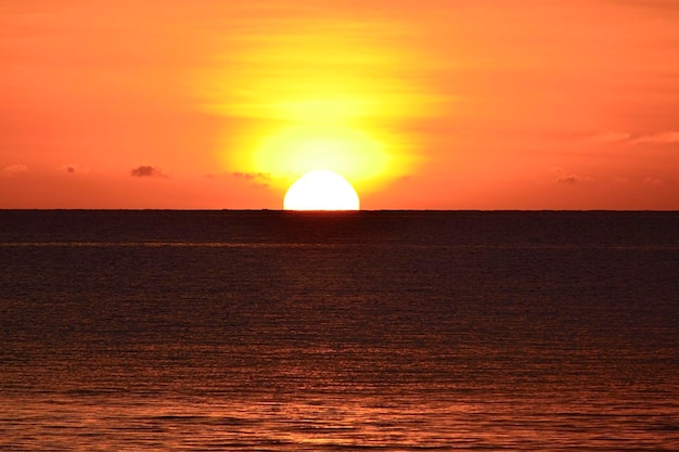 Bel tramonto a Tanjung Aru Kota Kinabalu Beach in Sabah Borneo Malaysia