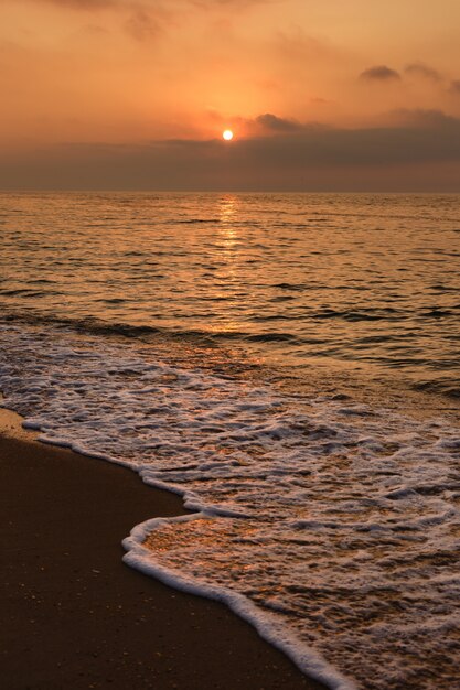 Bel tramonto sul mare.