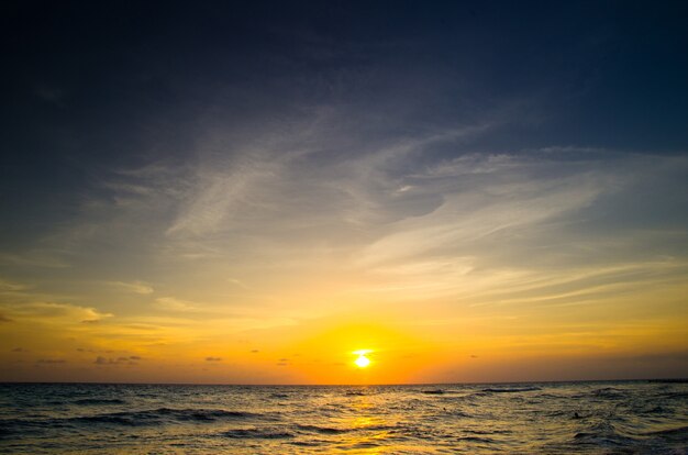 Bel tramonto sul mare