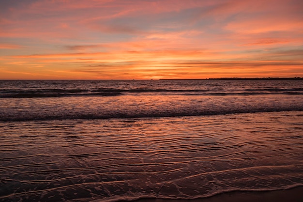 Bel tramonto sulla spiaggia