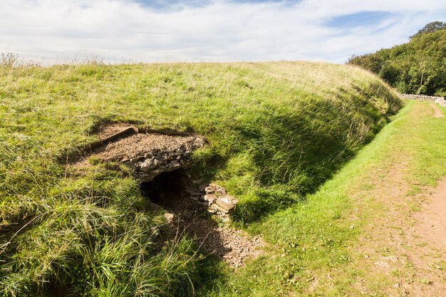 Belas Nap barrow a Cleeve Hill Cotswolds