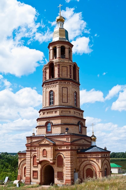 Belfry Nicholas monastero regione di Orenburg il villaggio di Pokrovka Russia